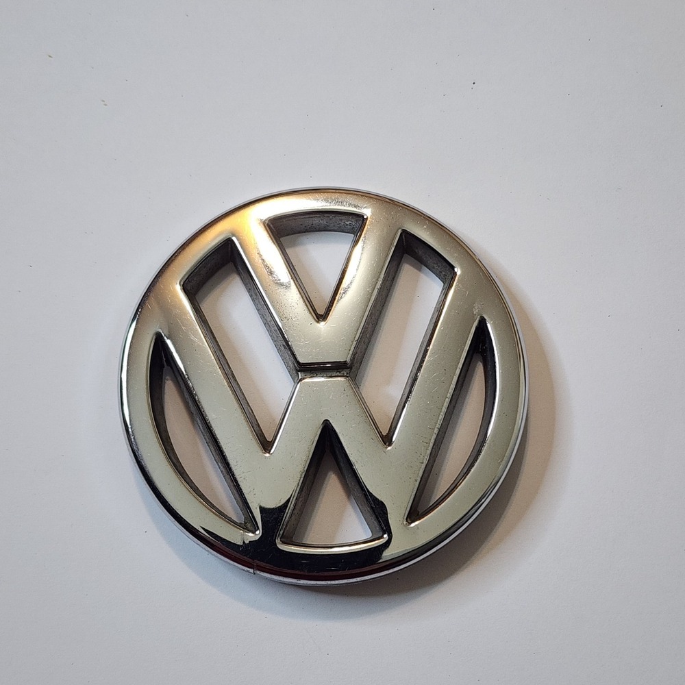 Volkswagen Jetta GL Sedan Grille Wagon GLI Emblem 30539 30269